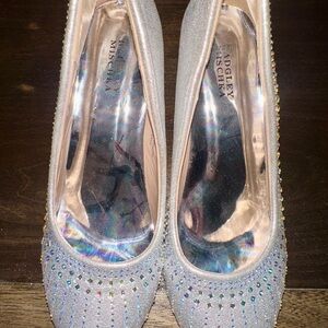 Badgley Mischka Glittering Silver Girls Heels